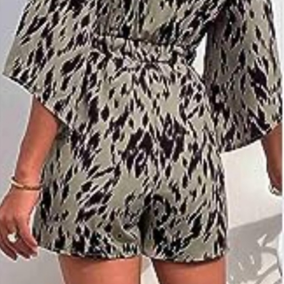 Charlie Jade 100% Silk Romper Size Small - Picture 2 of 11